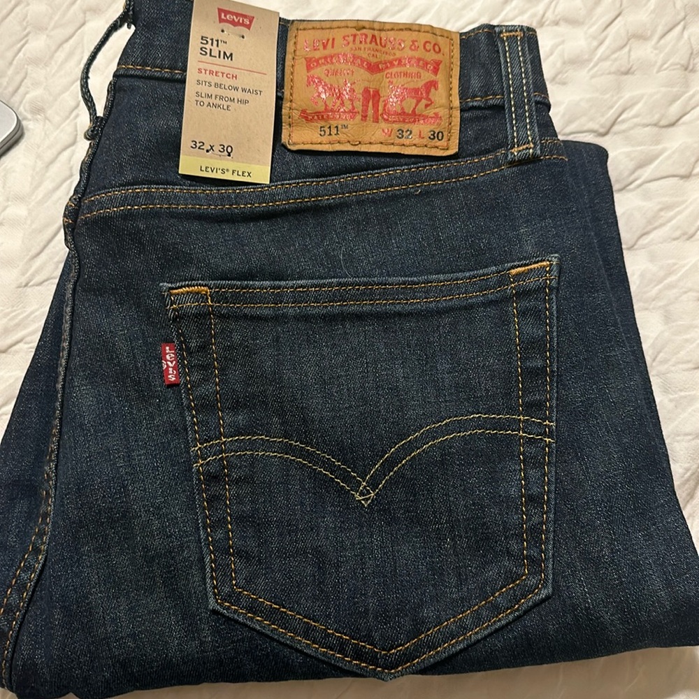 NWTs Men’s Levis 511 slim dark wash 32x30 jeans
